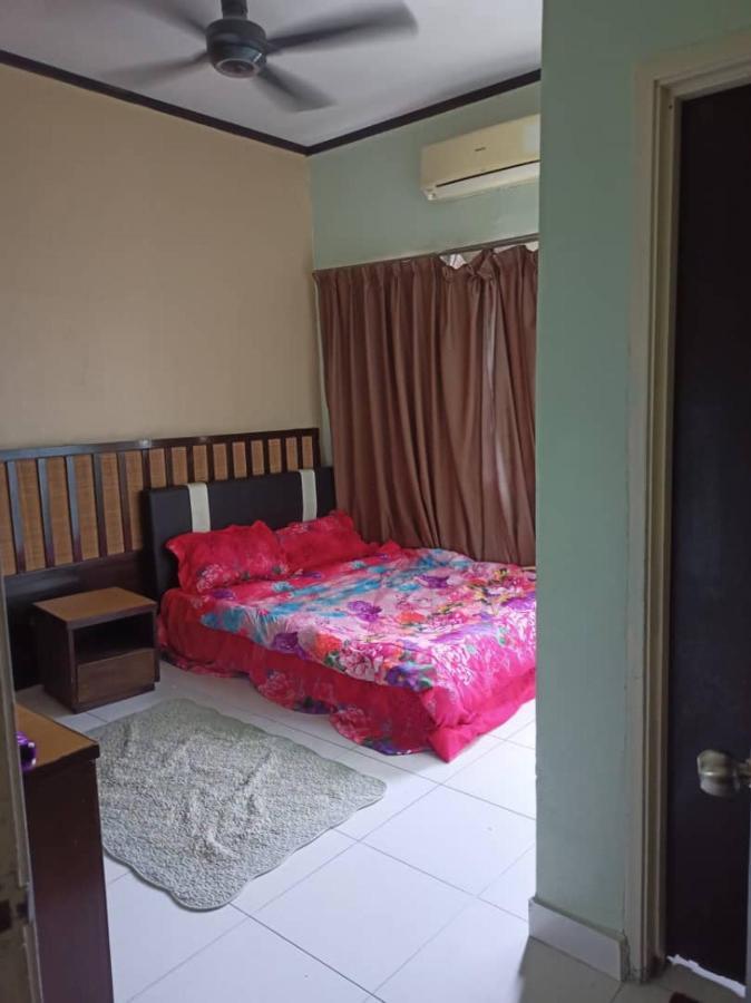 Zous Homestay Banting  Kültér fotó
